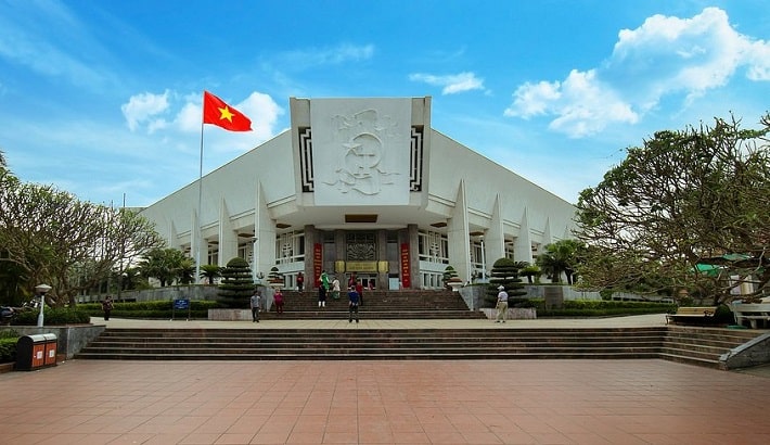 تور ویتنام _ موزه هوشی مین در شهر هانوی تور ویتنام _ موزه هوشی مین در شهر هانوی