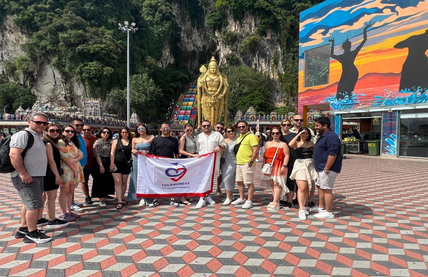 تجربه بازدید از غارهای باتو با آژانس تورهای خارجی تورمومنت تجربه بازدید از غارهای باتو با آژانس تورهای خارجی تورمومنت